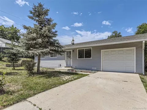 2203 Eagle St, Aurora, CO 80011