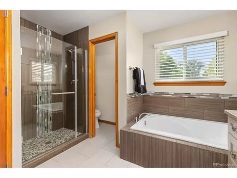 Bath - 20906 E Berry Ave, Centennial, CO 80015 photo 2 of 4
