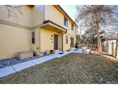 1055 W Peakview Cir, Littleton, CO 80120