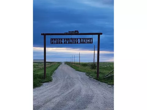 5706 S Juliet Ct, Strasburg, CO 80136