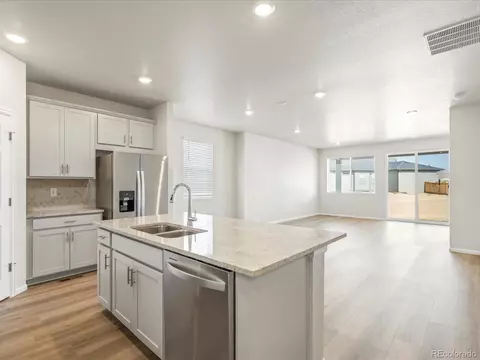9119 Pitkin St, Commerce City, CO 80022 photo 4