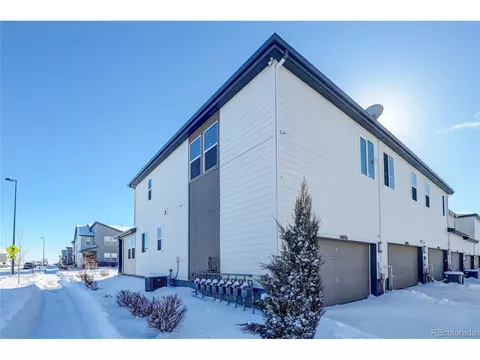 16076 Elk Dr, Denver, CO 80239 photo 3
