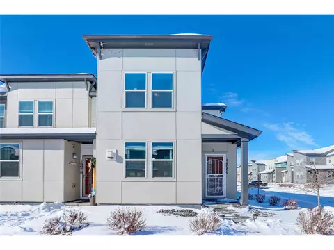 16076 Elk Dr, Denver, CO 80239 photo 2