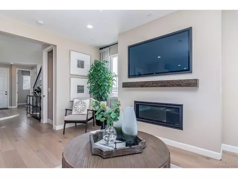 4313 S Liverpool Ct, Aurora, CO 80015 photo 6