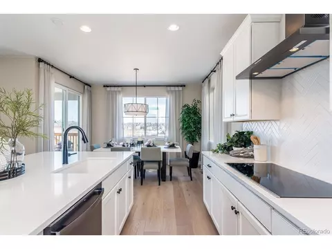 4313 S Liverpool Ct, Aurora, CO 80015 photo 9