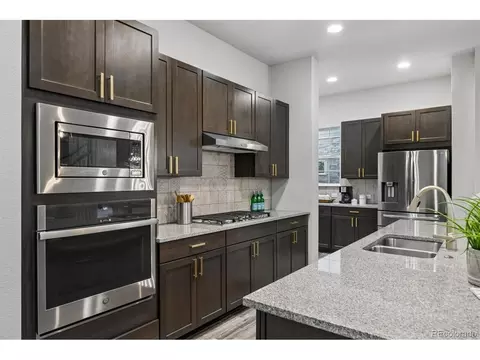 21473 E 59th Pl, Aurora, CO 80019