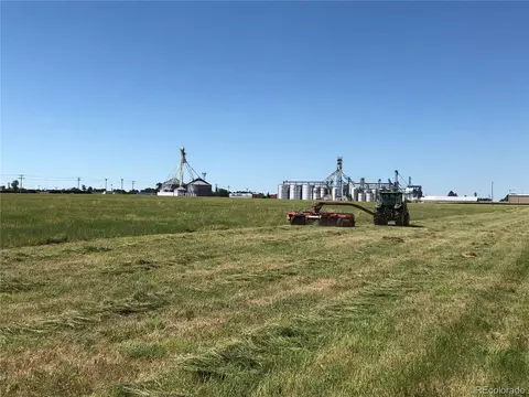 30 Coyote Trl, Akron, CO 80720