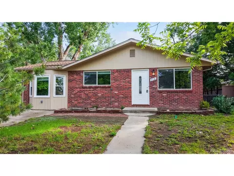 716 Goss Dr, Longmont, CO 80504