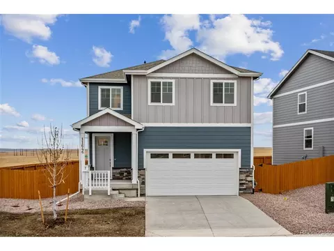 945 Tallus St, Lochbuie, CO 80603