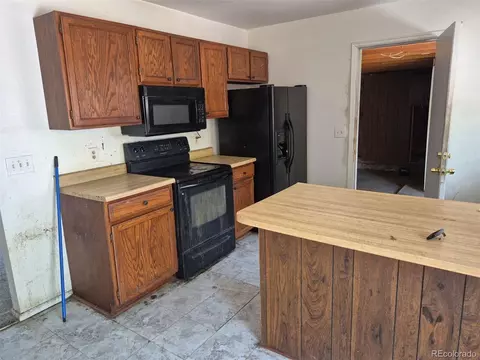 Kitchen - 18249 E Mexico Pl, Aurora, CO 80017 photo 2 of 5
