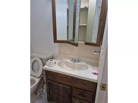 Bath - 18249 E Mexico Pl, Aurora, CO 80017 photo 3 of 4