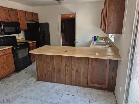 Kitchen - 18249 E Mexico Pl, Aurora, CO 80017 photo 3 of 5