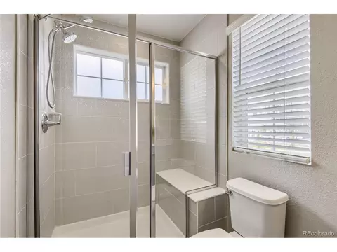 Bath - 23588 E Ida Dr #B, Aurora, CO 80016 photo 2 of 5