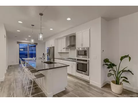 2575 Newark Ct, Aurora, CO 80010 photo 8