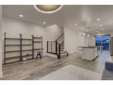 2575 Newark Ct, Aurora, CO 80010 photo 6