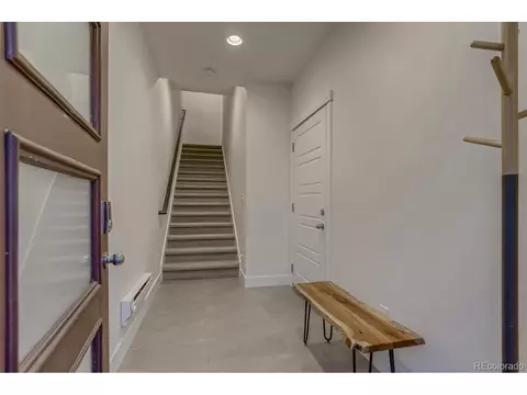 2575 Newark Ct, Aurora, CO 80010 photo 4