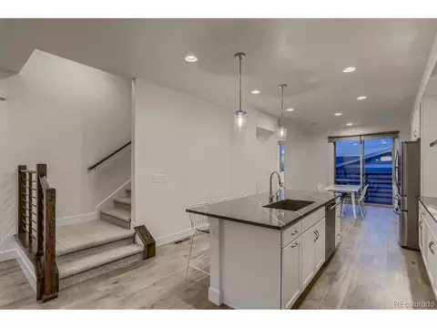 2575 Newark Ct, Aurora, CO 80010 photo 9