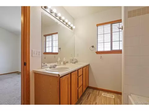 Bath - 12343 E 2nd Dr, Aurora, CO 80011 photo 5 of 5
