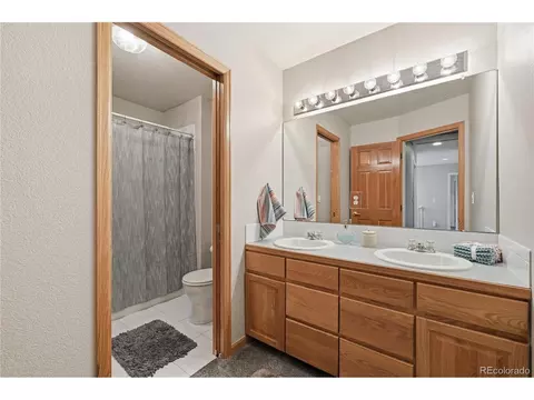 Bath - 131 Eagle Canyon Cir, Lyons, CO 80540 photo 3 of 3