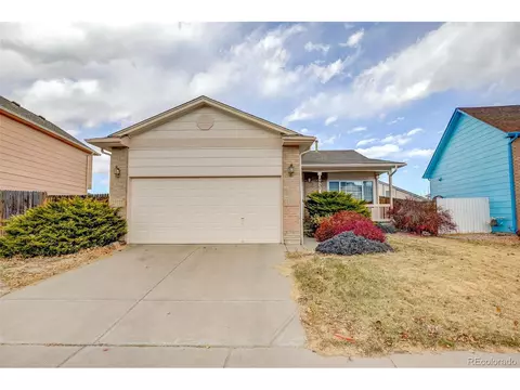 4957 Duluth Ct, Denver, CO 80239 photo 2