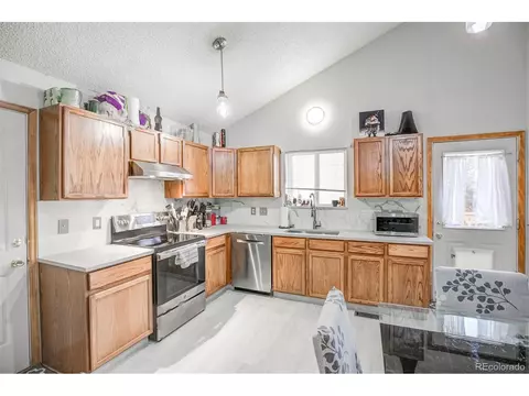 4957 Duluth Ct, Denver, CO 80239 photo 8