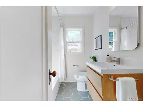 Bath - 4507 E 7th Ave, Denver, CO 80220 photo 2 of 3