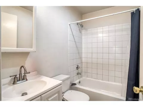 Bath - 950 34th St, Boulder, CO 80303 photo 2 of 6