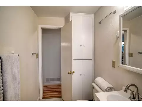 Bath - 950 34th St, Boulder, CO 80303 photo 4 of 6