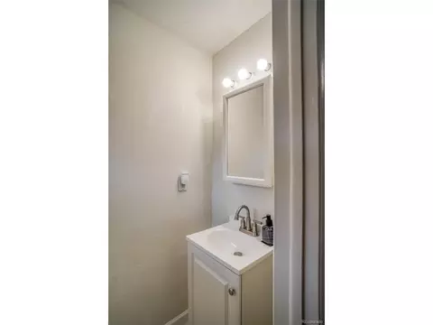 Bath - 950 34th St, Boulder, CO 80303 photo 5 of 6