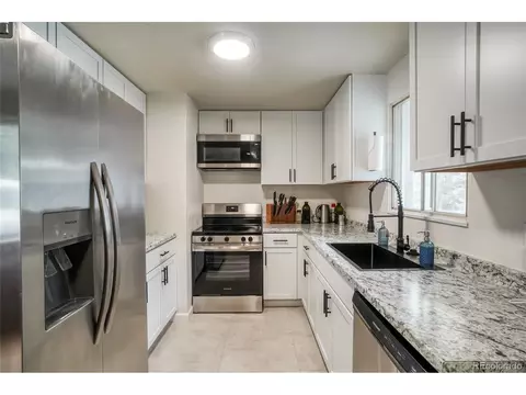 Kitchen - 950 34th St, Boulder, CO 80303 photo 1 of 2
