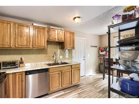 Kitchen - 20561 E Coolidge Pl, Aurora, CO 80011 photo 3 of 3
