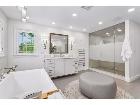 Bath - 477 N High St, Denver, CO 80218 photo 5 of 10