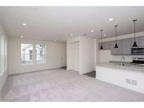 28482 E 6th Pl, Aurora, CO 80018 photo 5