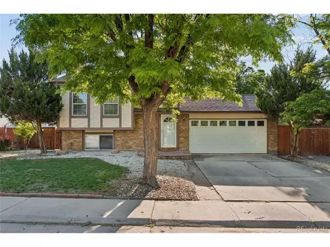 993 S Oakland Ct, Aurora, CO 80012