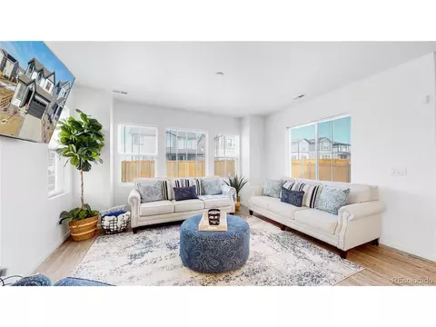 27913 E 7th Ave, Aurora, CO 80018 photo 3