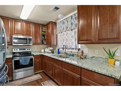 4883 Jasper Ct, Denver, CO 80239 photo 9