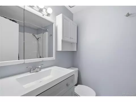 Bath - 22725 Cook Ln, Morrison, CO 80465 photo 2 of 2