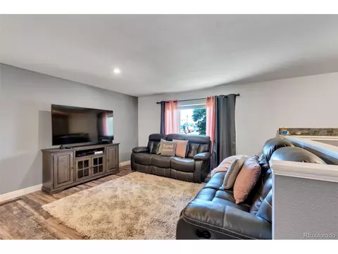 1241 Eagle St, Aurora, CO 80011 photo 4