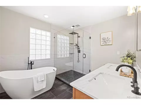 Bath - 7859 E 28th Pl, Denver, CO 80238 photo 2 of 7