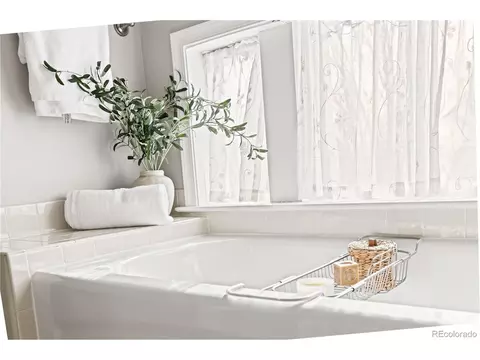 Bath - 7859 E 28th Pl, Denver, CO 80238 photo 6 of 7