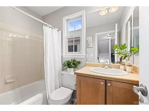 Bath - 7859 E 28th Pl, Denver, CO 80238 photo 4 of 7