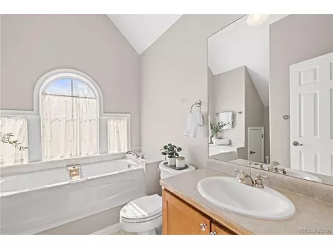 Bath - 7859 E 28th Pl, Denver, CO 80238 photo 5 of 7