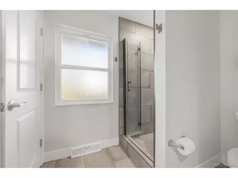 Bath - 3955 S Uinta St, Denver, CO 80237 photo 2 of 5