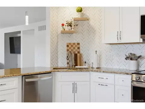 Kitchen - 16453 E Prentice Ave, Centennial, CO 80015 photo 5 of 6
