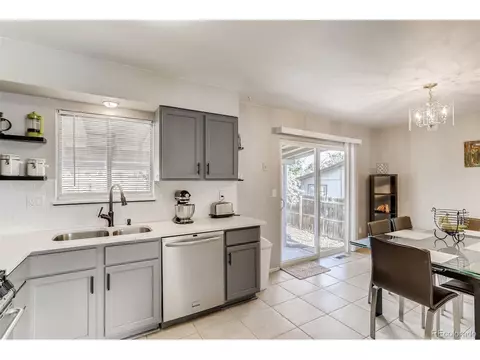 15374 E Nassau Dr, Aurora, CO 80013 photo 2