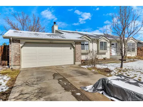 17467 E Brown Cir, Aurora, CO 80013 photo 2