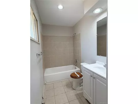 Bath - 2137 S Nucla Way, Aurora, CO 80013 photo 4 of 5