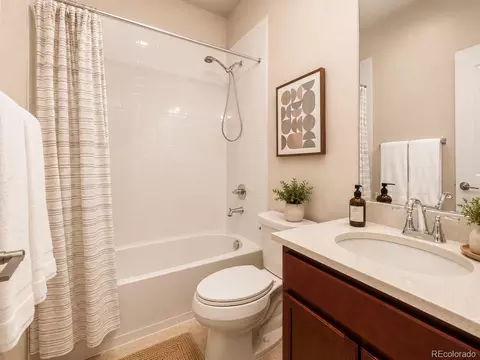 Bath - 10080 E 59th Dr, Denver, CO 80238 photo 2 of 5