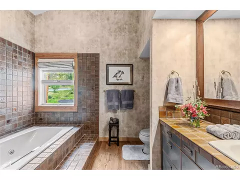 Bath - 204 Clover Ln, Dillon, CO 80435 photo 1 of 8