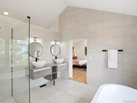 Bath - 952 Rembrandt Rd, Boulder, CO 80302 photo 2 of 6